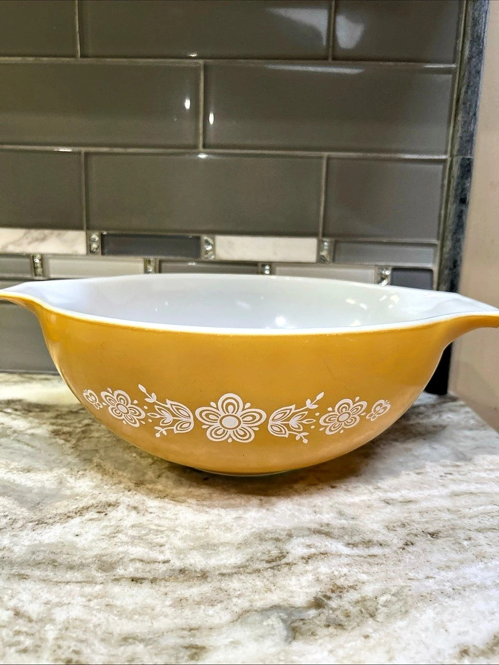Pyrex #444 Butterfly Gold Cinderella Nesting Mixing Bowl Large 4 Quart Made USA.